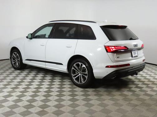 2025 Audi Q7 45 Premium Plus