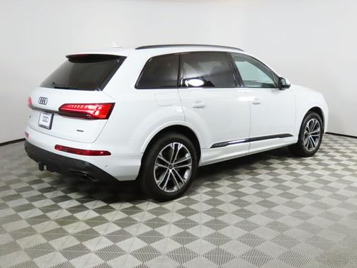 2025 Audi Q7 45 Premium Plus