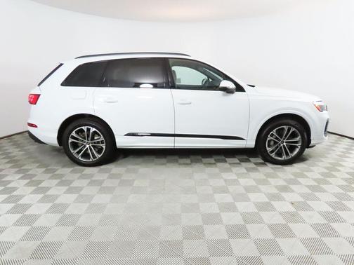 2025 Audi Q7 45 Premium Plus
