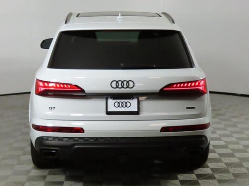2025 Audi Q7 45 Premium Plus
