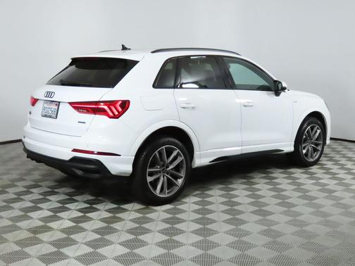 2025 Audi Q3 Premium 45 TFSI S line quattro Tiptronic