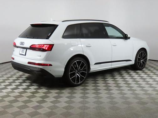 2025 Audi Q7 55 Premium Plus