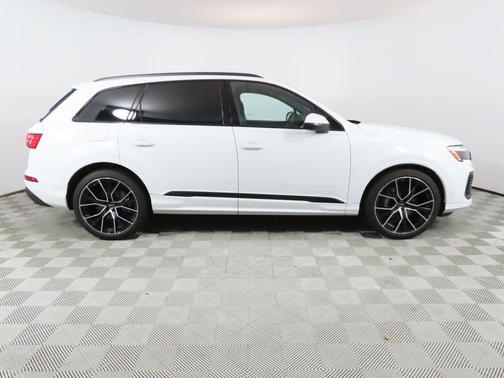 2025 Audi Q7 55 Premium Plus