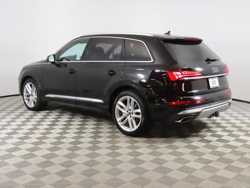 2025 Audi Q7 55 Premium Plus