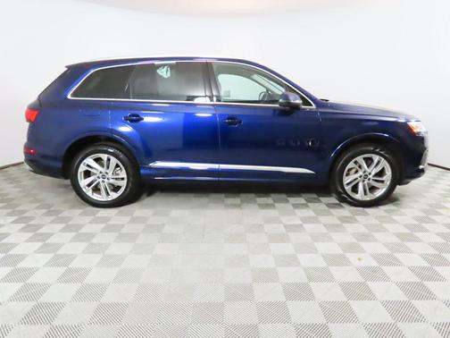 2023 Audi Q7 45 Premium