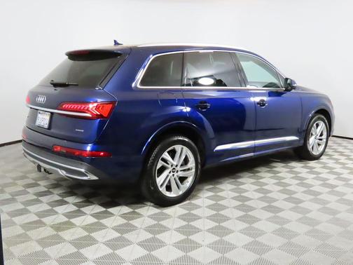 2023 Audi Q7 45 Premium