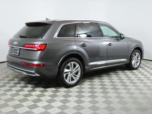 2022 Audi Q7 55 Premium Plus