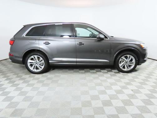 2022 Audi Q7 55 Premium Plus