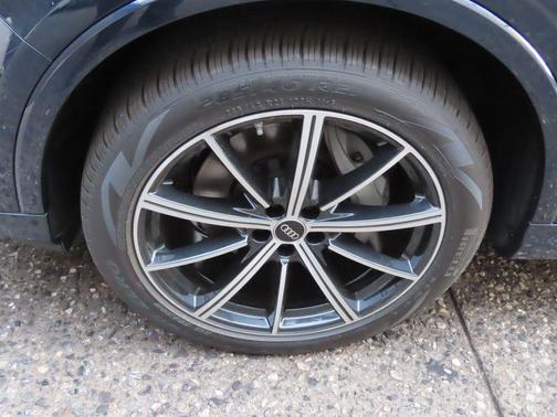 2025 Audi Q7 45 Premium Plus