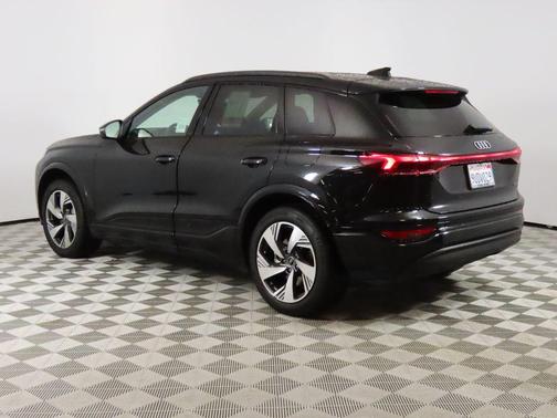 2025 Audi Q6 e-tron Premium Plus quattro