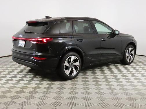 2025 Audi Q6 e-tron Premium Plus quattro