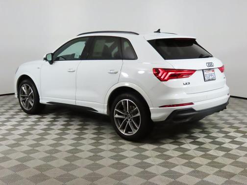 2025 Audi Q3 Premium 45 TFSI S line quattro Tiptronic