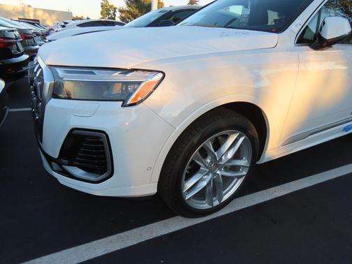 2025 Audi Q7 55 Premium Plus