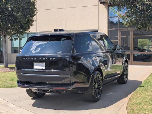 2025 Land Rover Range Rover P530 SE