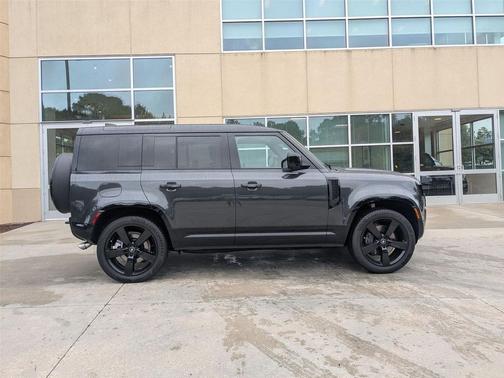 2025 Land Rover Defender 110 P500 X-Dynamic SE