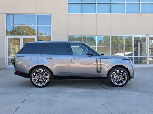 2025 Land Rover Range Rover P530 SE