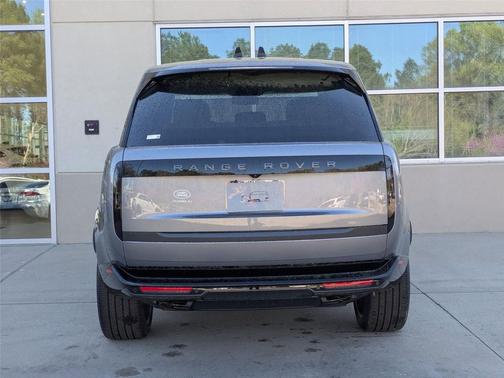 2025 Land Rover Range Rover P530 SE