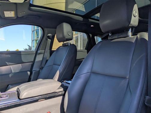 2025 Land Rover Range Rover Velar P400 Dynamic SE