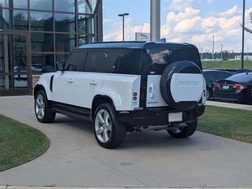 2024 Land Rover Defender 110 P400 X-Dynamic SE