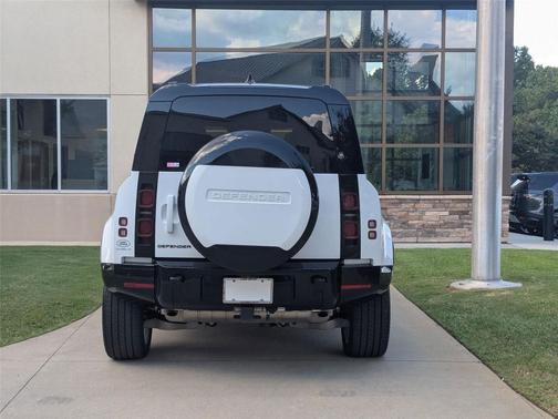 2024 Land Rover Defender 110 P400 X-Dynamic SE