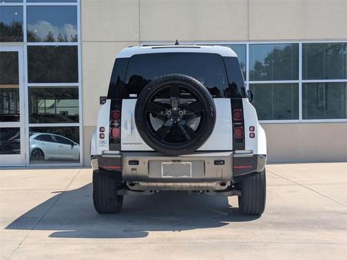 2024 Land Rover Defender 110 P400 X-Dynamic SE
