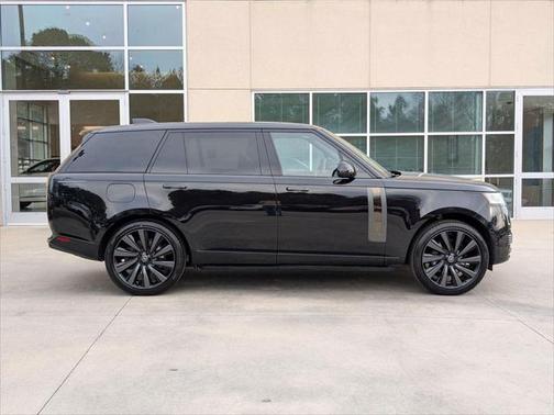 2025 Land Rover Range Rover P615 SV