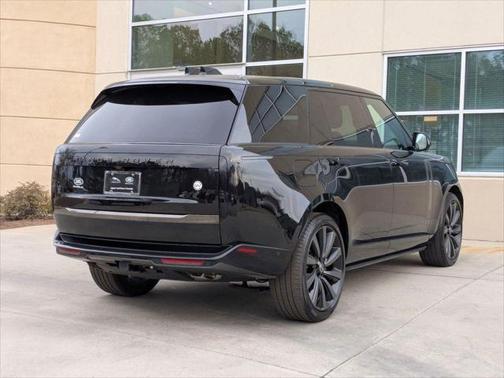 2025 Land Rover Range Rover P615 SV