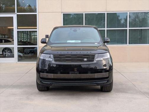 2025 Land Rover Range Rover P615 SV