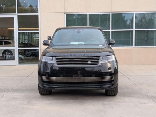 2025 Land Rover Range Rover P615 SV