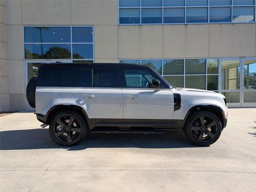 2026 Land Rover Defender X-Dynamic SE