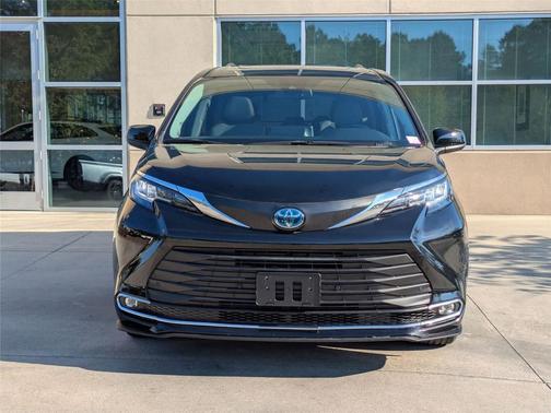 2021 Toyota Sienna XLE 8 Passenger