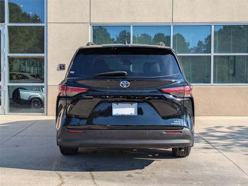 2021 Toyota Sienna XLE 8 Passenger