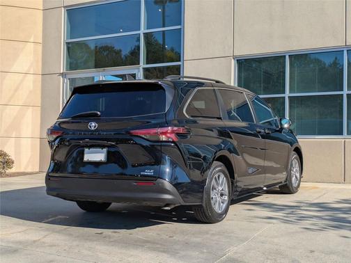 2021 Toyota Sienna XLE 8 Passenger