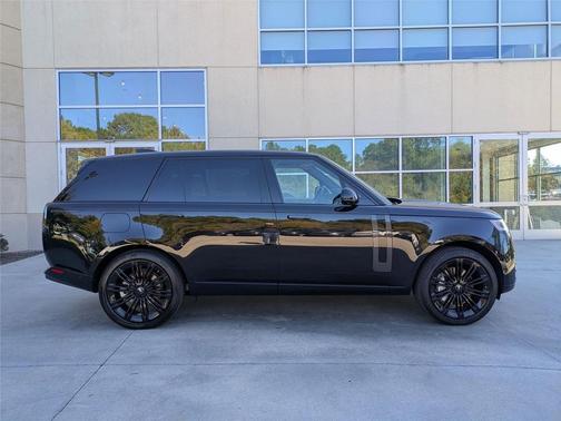 2025 Land Rover Range Rover P530 SE 7 Seat