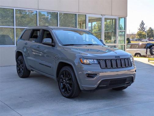 2022 Jeep Grand Cherokee Laredo