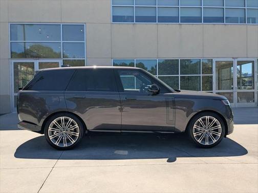 2025 Land Rover Range Rover P400 SE