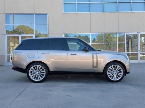 2025 Land Rover Range Rover P530 SE