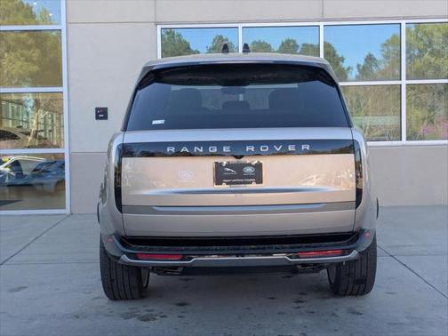 2025 Land Rover Range Rover P530 SE