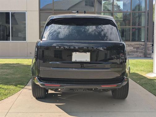 2025 Land Rover Range Rover P530 SE