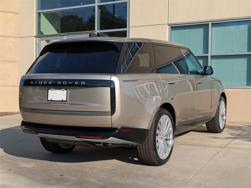 2025 Land Rover Range Rover P530 SE 7 Seat