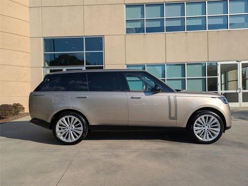 2025 Land Rover Range Rover P530 SE 7 Seat