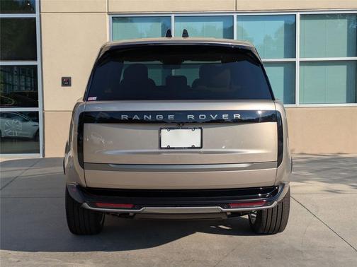 2025 Land Rover Range Rover P530 SE 7 Seat