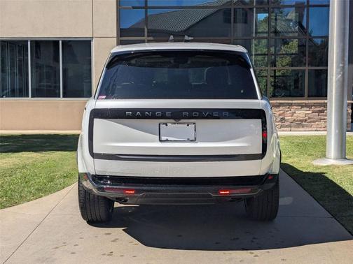 2025 Land Rover Range Rover P400 SE 7 Seat