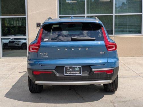 2024 Volvo XC40 B5 Core Bright Theme