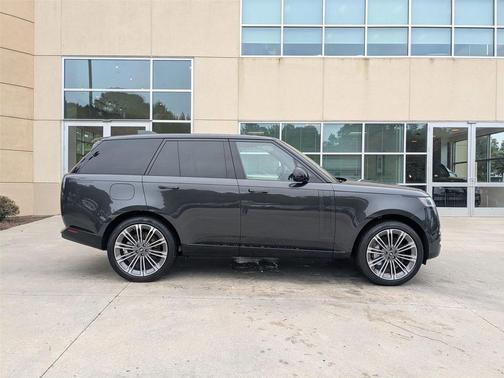 2025 Land Rover Range Rover P530 SE