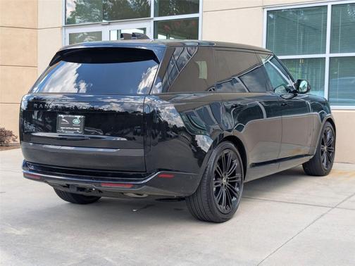 2025 Land Rover Range Rover P400 SE 7 Seat