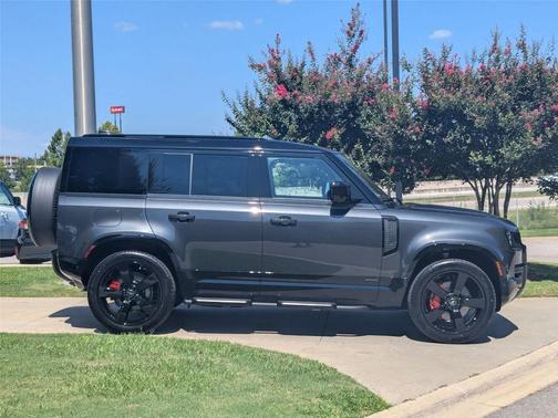 2025 Land Rover Defender 110 P400 X