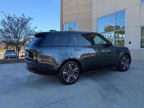 2025 Land Rover Range Rover P550e SE