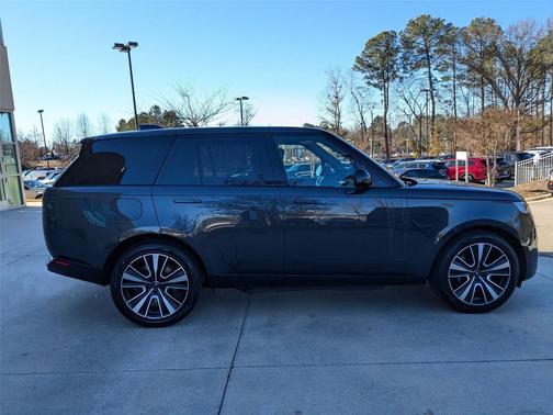 2025 Land Rover Range Rover P550e SE