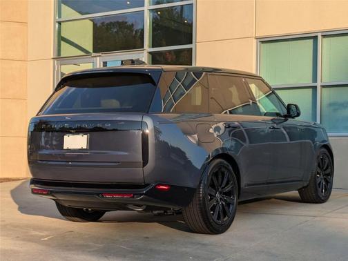 2025 Land Rover Range Rover P400 SE
